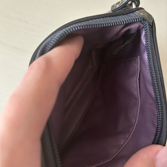 Coach Patent leather forest green monogram wristlet - Picture 7 of 7